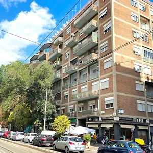 Trastevere For You... 3 Bedrooms , Rome Italy